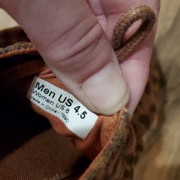 Vans Cheetah Print Low Top Laced Shoes. - Picture 7 of 8